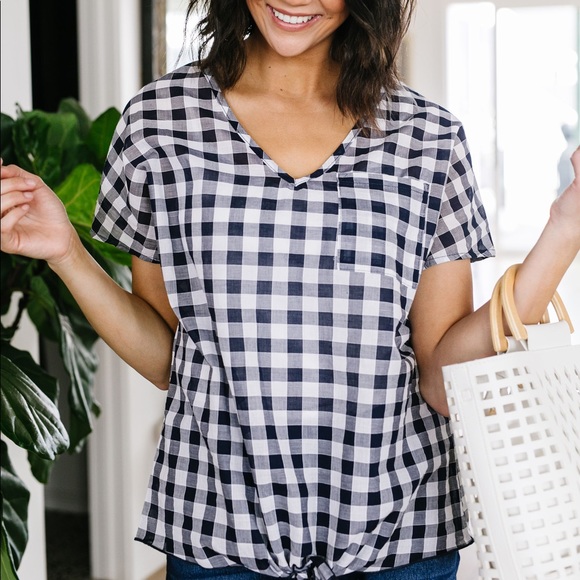 FINAL SALE❗️Gingham Plaid Front Tie Blouse - Picture 4 of 8